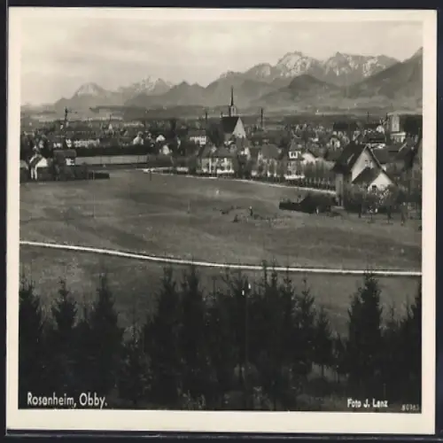 AK Rosenheim /Obby., Ortsansicht mit Kirche, Alpenpanorama