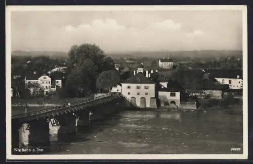 AK Neuhaus a. Inn, Brücke mit Ortsansicht