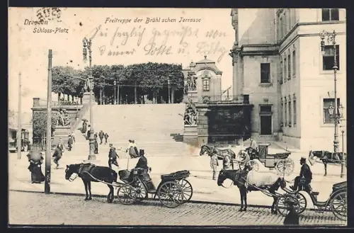 AK Dresden, Freitreppe der Brühlschen Terrasse, Kutschen