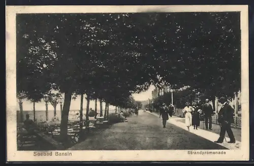 AK Bansin, Spaziergänger auf der Strandpromenade