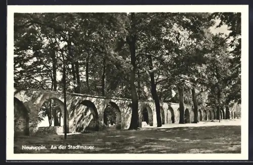 AK Neuruppin, an der Stadtmauer