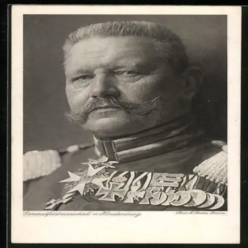 AK Generalfeldmarschall Paul von Hindenburg, Portrait mit Eisernem Kreuz