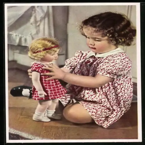 AK Mädchen spielt mit einer Käthe Kruse-Puppe