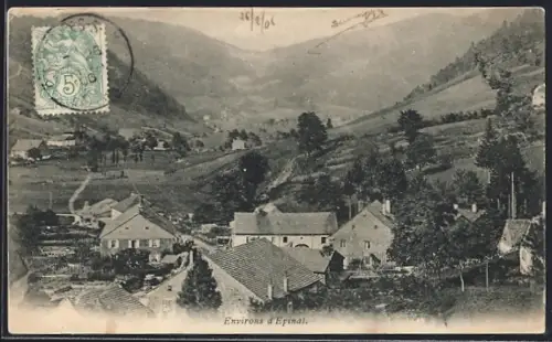 AK Épinal, Vue d`un village pittoresque entouré de montagnes et de vallées verdoyantes