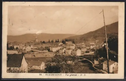 AK Remiremont, Vue générale du village et des collines environnantes