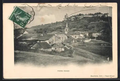 AK Pierre-Percée, Vue du village avec église et colline en arrière-plan