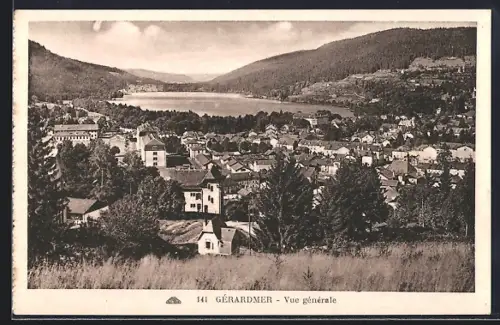 AK Gérardmer, Vue générale du village et du lac en arrière-plan