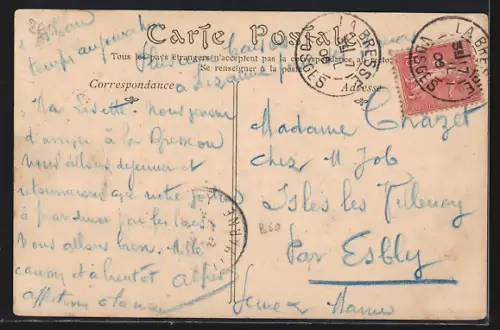 AK La Bresse, Route des Bas-Rupts avec calèche et promeneurs dans la forêt