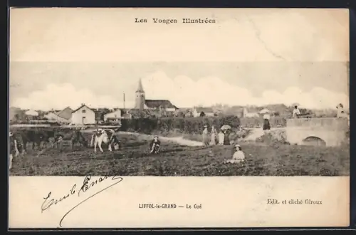 AK Liffol-le-Grand, Le Gué et village avec habitants se promenant