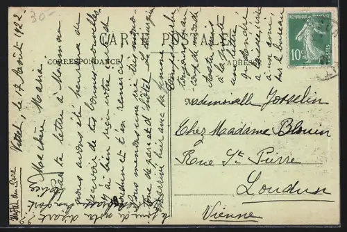 AK Vittel, La Source Hépar et ses visiteurs dans le hall élégant