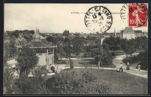 AK Vittel, Le Parc des Sources avec promeneurs et pavillon