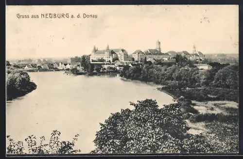 AK Neuburg a. d. Donau, Ortsansicht mit Donauufer