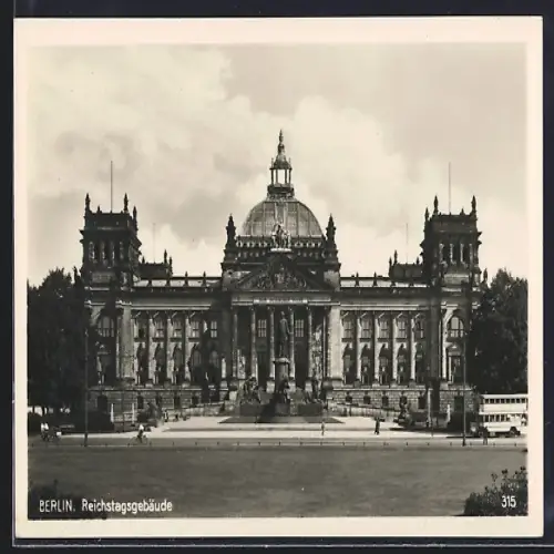 AK Berlin-Tiergarten, Blick auf das Reichstagsgebäude