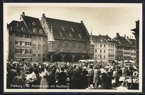 AK Freiburg i. Br., Münsterplatz mit Kaufhaus