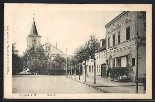 AK Friesack i. M., Strassenpartie mit Kirche, Gasthaus Robert Gebert