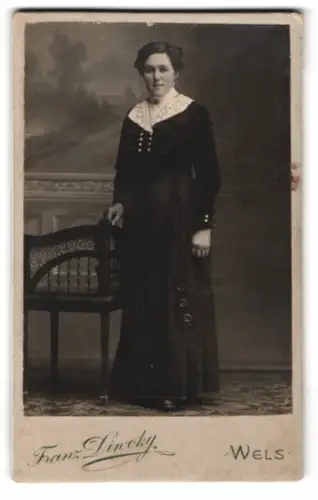 Fotografie Franz Diwoky, Wels, Stelzhamerstrasse 11, Frau in elegantem Kleid