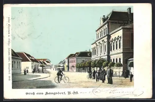 AK Haugsdorf /N.-Öst., Strassenpartie mit Fahrradfahrer