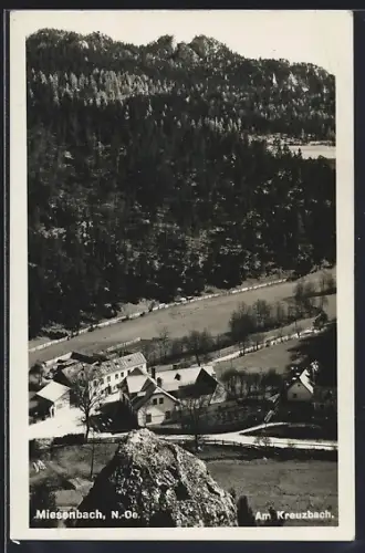 AK Miesenbach /N.-Oe., Am Kreuzbach mit Strassenpartie