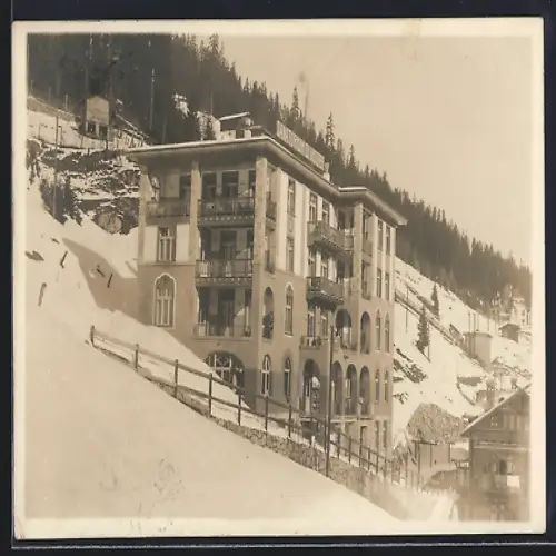 Foto-AK Davos, Sanatorium Dr. Wolfer im Schnee
