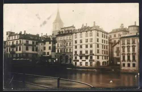 Foto-AK Zürich, Flusspartie mit Geschäften