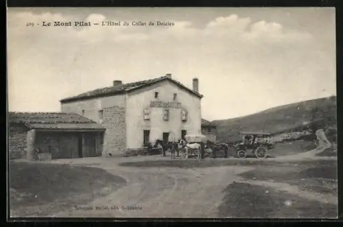 AK Doizieu /Mont Pilat, L`Hôtel du Collet de Doizieu avec calèche et chevaux devant le bâtiment