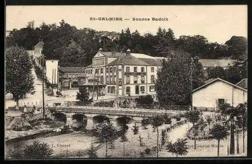 AK St-Galmier, Source Badoit et vue sur le pont et les bâtiments environnants
