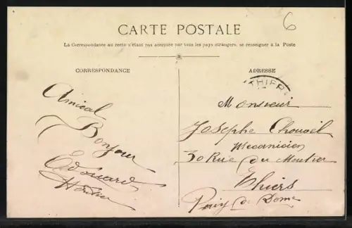 AK Saint-Just-en-Chevalet, Vue sur l`église et le village entouré de collines