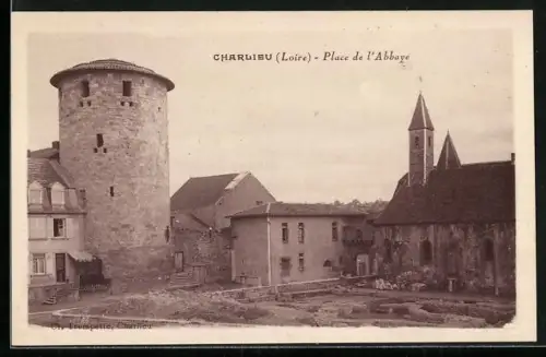 AK Charlieu /Loire, Place de l`Abbaye avec tour et église historiques