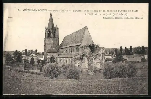 AK La Bénissons-Dieu /Loire, L`église paroissiale et le clocher du XVe siècle