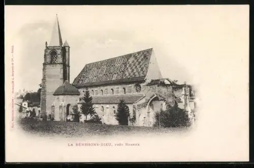 AK La Bénissons-Dieu /Roanne, Vue de l`église et son clocher distinctif