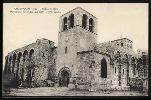 AK Champdieu /Loire, Église fortifiée, monument historique des XIVe et XVe siècles