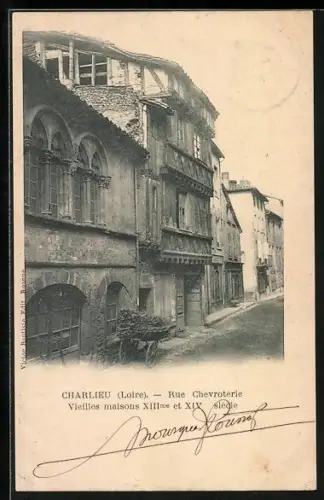 AK Charlieu /Loire, Rue Chévroterie, vieilles maisons XIIIe et XIVe siècle