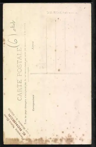 AK Champdieu, La Tour de Champdieu et rue adjacente avec passants