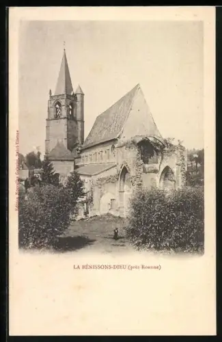 AK La Bénissons-Dieu près Roanne, Vue de l`église avec son clocher roman et son abside partiellement en ruine