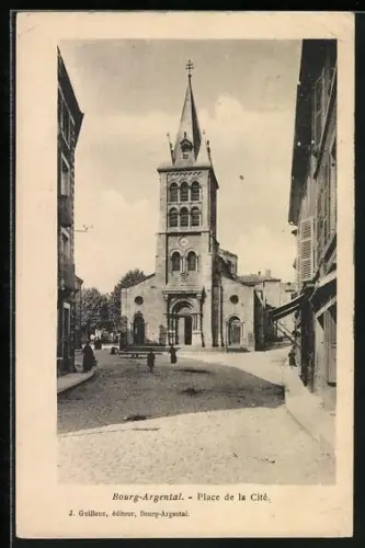 AK Bourg-Argental, Place de la Cité et l`église en arrière-plan
