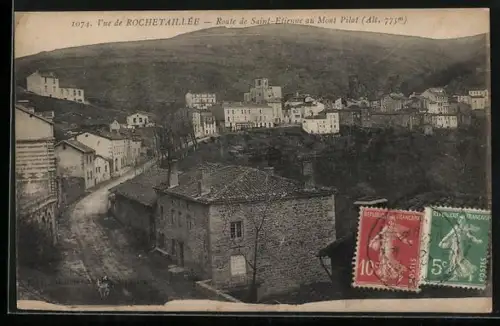 AK Rochetaillée, Route de Saint-Étienne au Mont Pilat, vue du village et des collines adjacentes