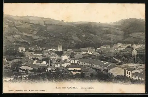 AK Sail-sous-Couzan, Vue générale du village et des collines environnantes