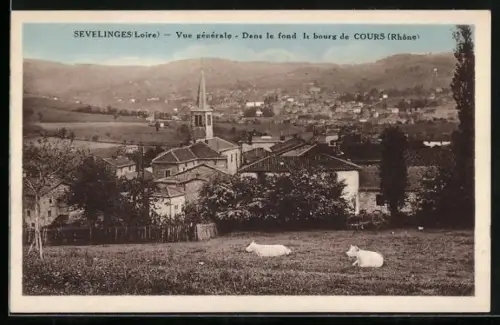 AK Sevelinges /Loire, Vue générale avec le bourg de Cours /Rhône en arrière-plan