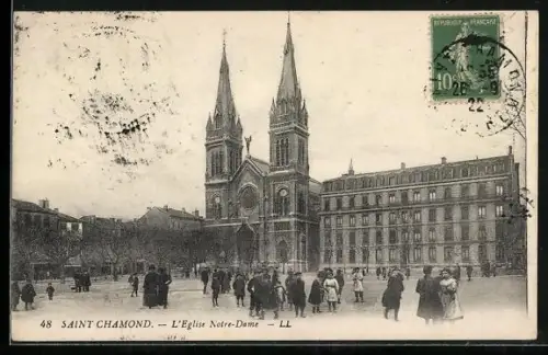 AK Saint-Chamond, L`Église Notre-Dame et la place animée