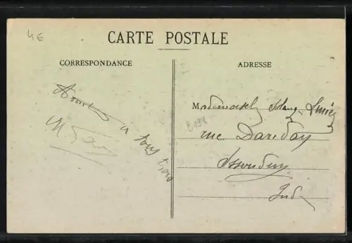 AK Roanne, Rue Nationale animée avec passants et calèche