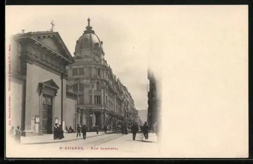 AK St-Étienne, Rue Gambetta avec passants et bâtiments historiques