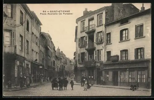 AK Saint-Étienne, Place Roannelle, le Panassa, avec des passants et des bâtiments historiques