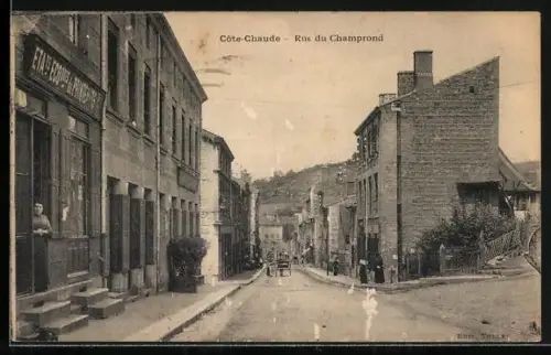 AK Côte-Chaude, Rue du Chanprond avec bâtiments historiques et colline en arrière-plan