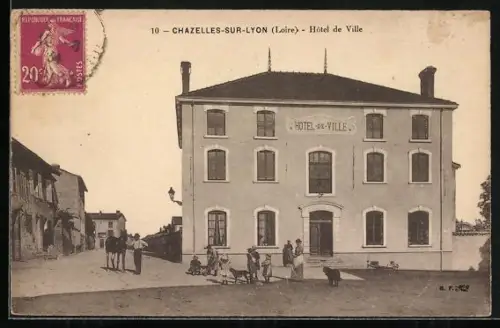 AK Chazelles-sur-Lyon /Loire, Hôtel de Ville et scène de rue animée
