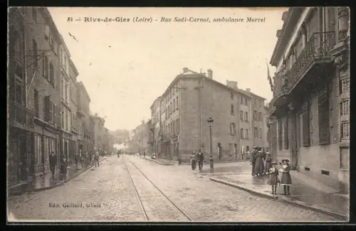 AK Rive-de-Gier /Loire, Rue Sadi-Carnot, ambulance Marrel
