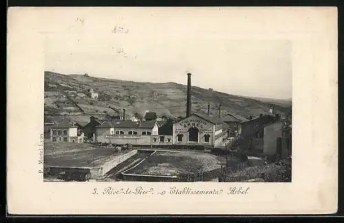 AK Rive-de-Gier, Établissements Arbel avec paysage vallonné en arrière-plan