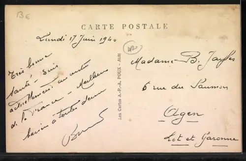 AK Saint-Martin-d`Estreaux, Le Saut-École libre de Filles avec voiture ancienne en rue