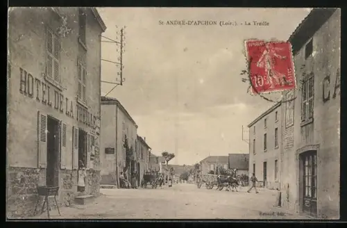 AK St. André-d`Apchon /Loire, La Treille avec l`Hôtel de la Treille et calèches sur la rue principale