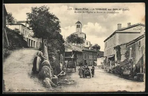 AK La Terrasse-sur-Dorlay /Loire, Montée de l`Église et Route de Grand-Croix