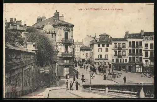 AK St-Étienne, Autour du Panassa, scène animée de la ville avec passants et bâtiments historiques